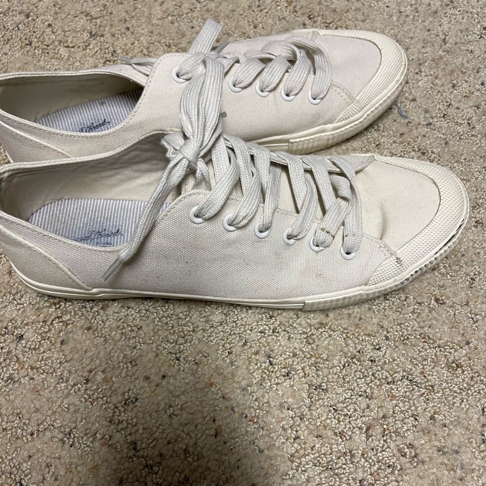 Womens Universal Threads Sneakers